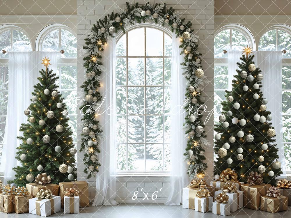Kate Weihnachten Fenster Tannenbäume Gold Weiß Hintergrund Entworfen von Mini MakeBelieve