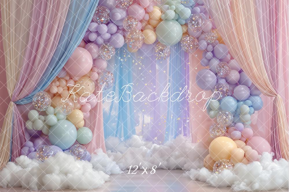 Kate Geburtstag Ballonbogen Wolken Pastell Hintergrund Entworfen von Ashley Paul