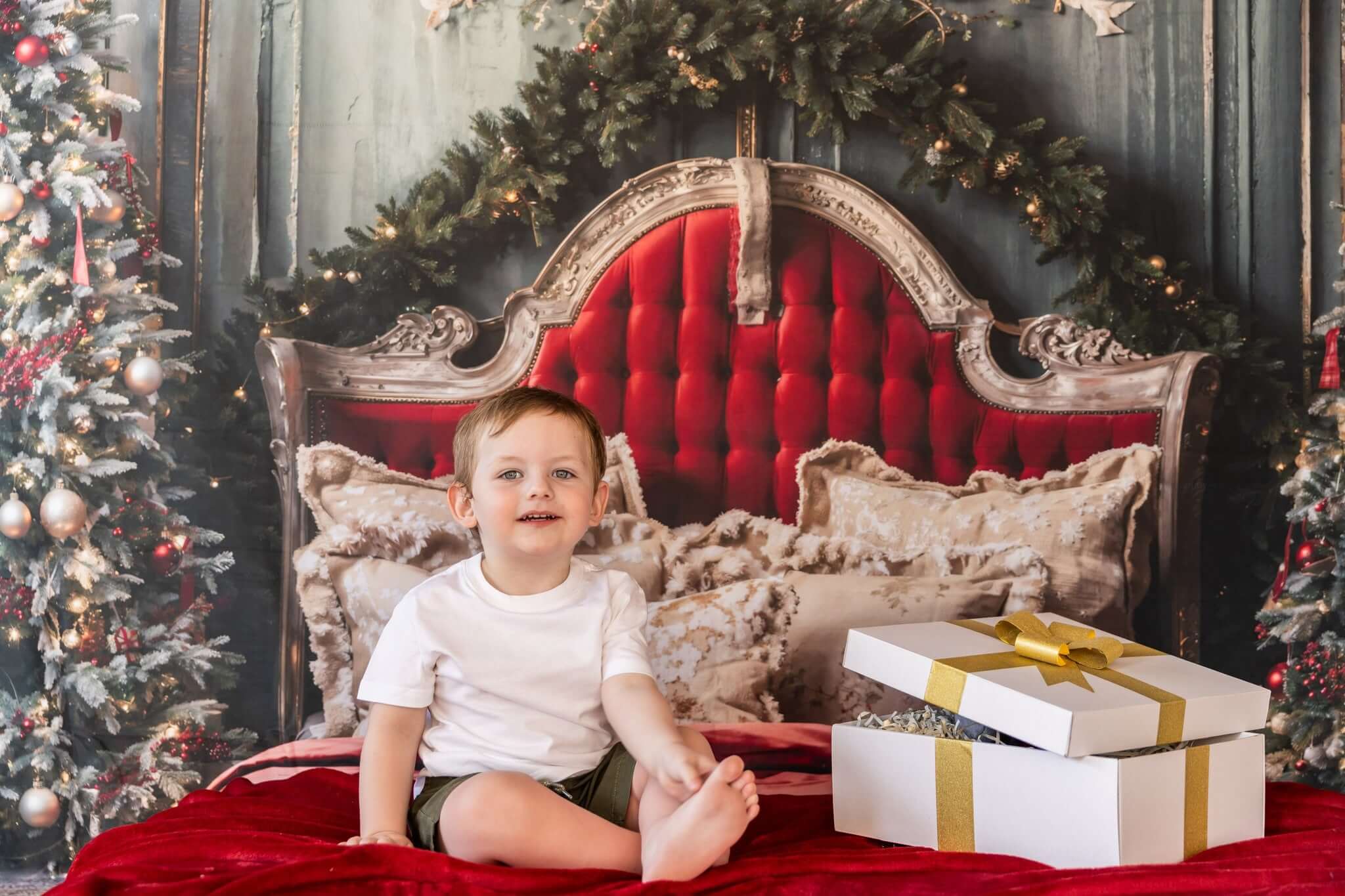 Kate Weihnachten Rotes Kopfteil Grüne Wand Baum Hintergrund von Emetselch - Kate Backdrop.de