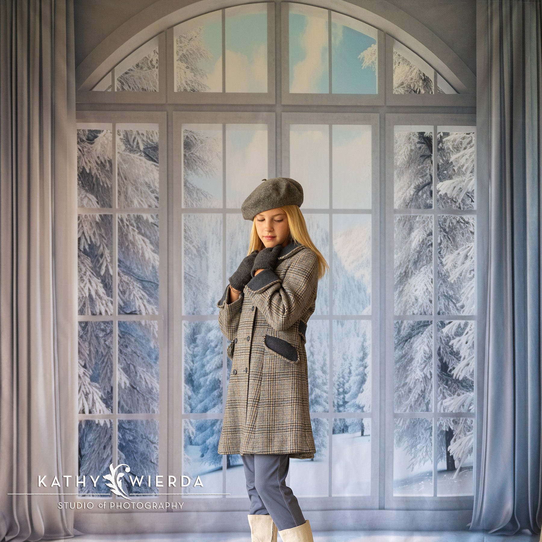 Kate Winter Außenfenster verschneiten Bäumen Hintergrund von Chain Photography