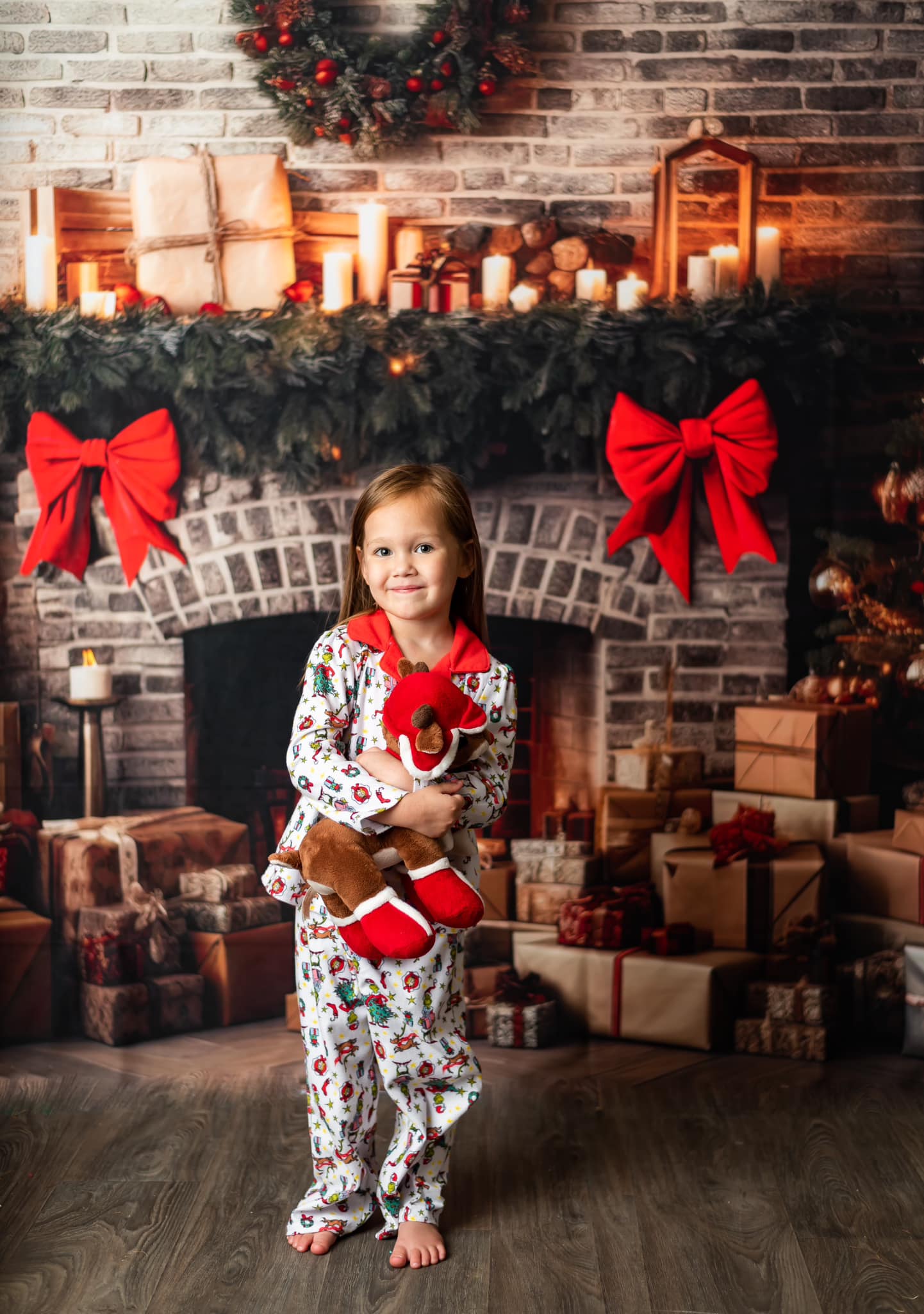 Kate Weihnachten Rustikale Backstein Kamin und Bäume Winter Hintergrund von Mini MakeBelieve