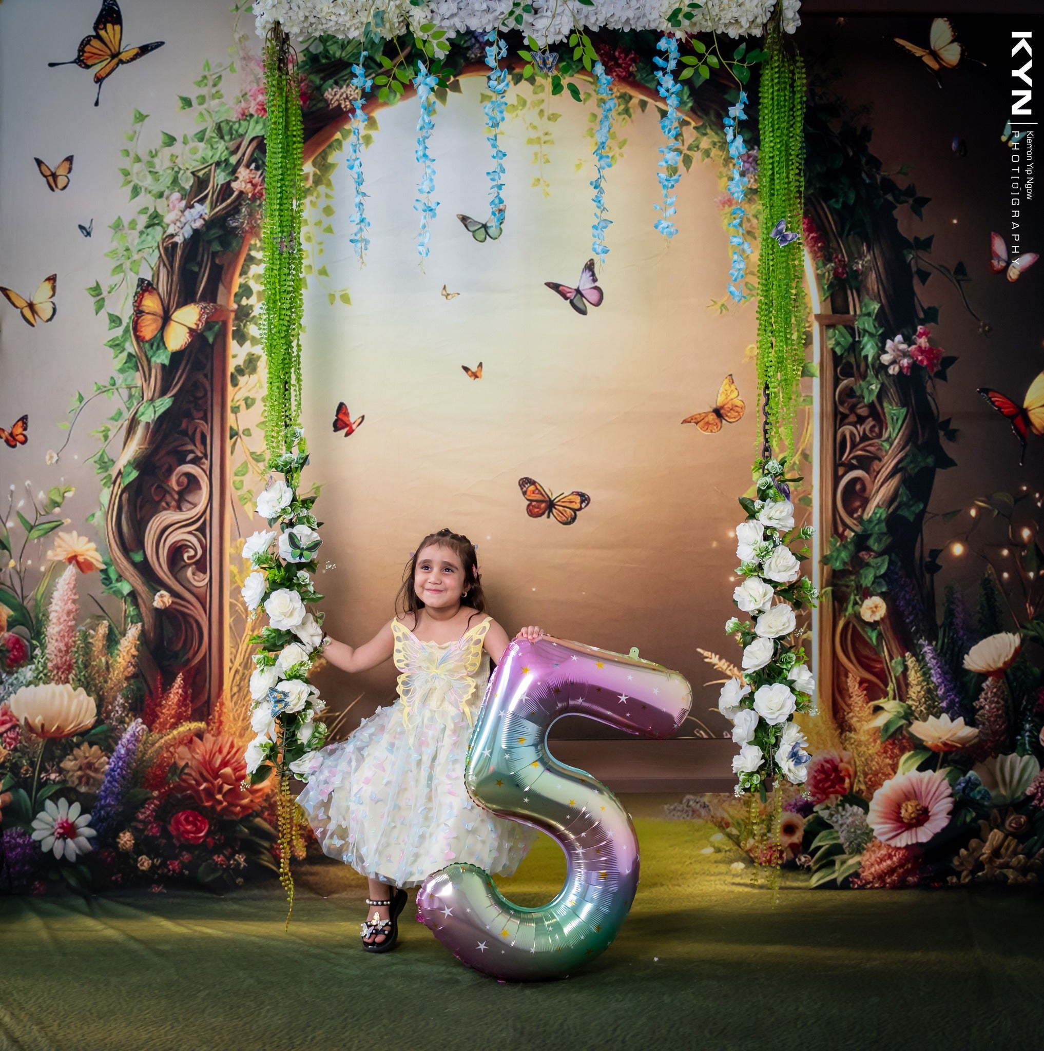 Kate Frühling Schmetterling Blume Bogen Gelbgelb Hintergrund Von Laura Bybee - Kate Backdrop.de