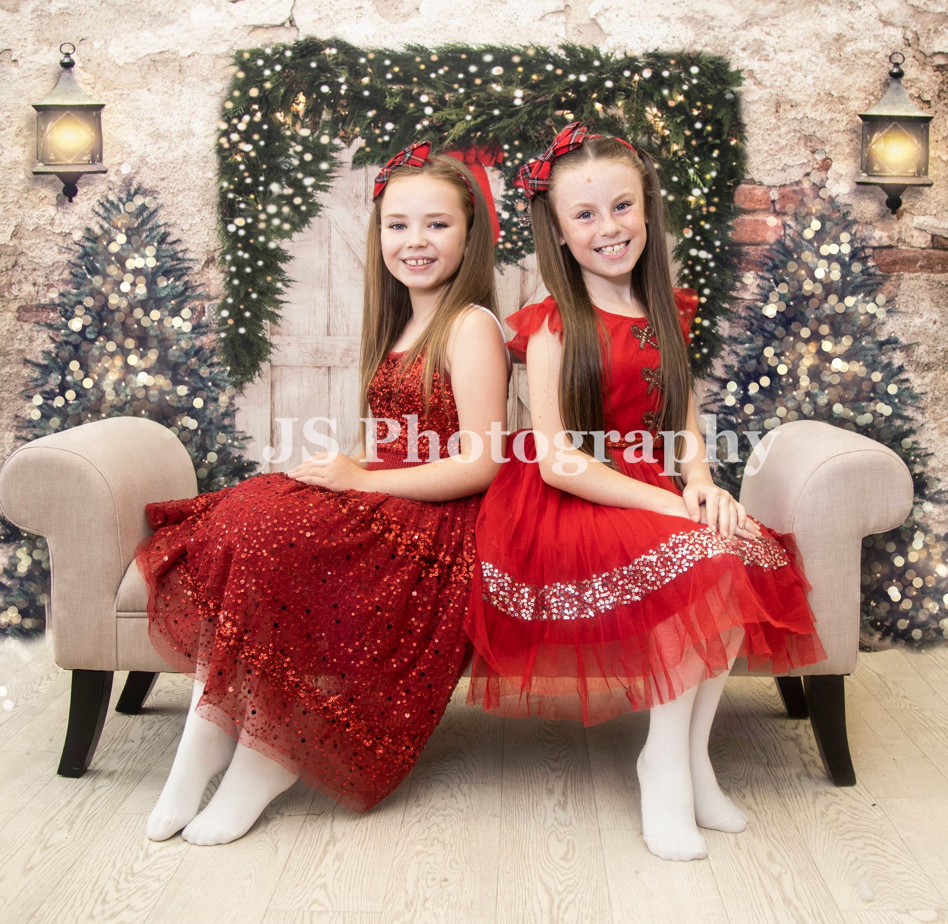 Kate Weihnachten Fleece Hintergrund Ziegelwand Tür & Xmas B?ume Entworfen von JS Photography - Kate Backdrop.de