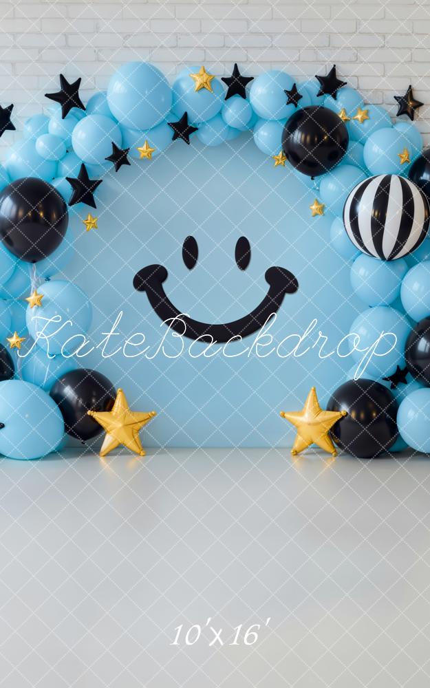 Kate Geburtstag Smiley Ballonbogen Blau Hintergrund Entworfen von Emetselch
