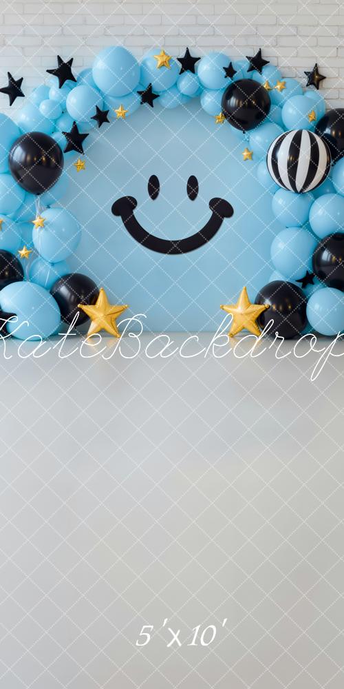 Kate Geburtstag Smiley Ballonbogen Blau Hintergrund Entworfen von Emetselch