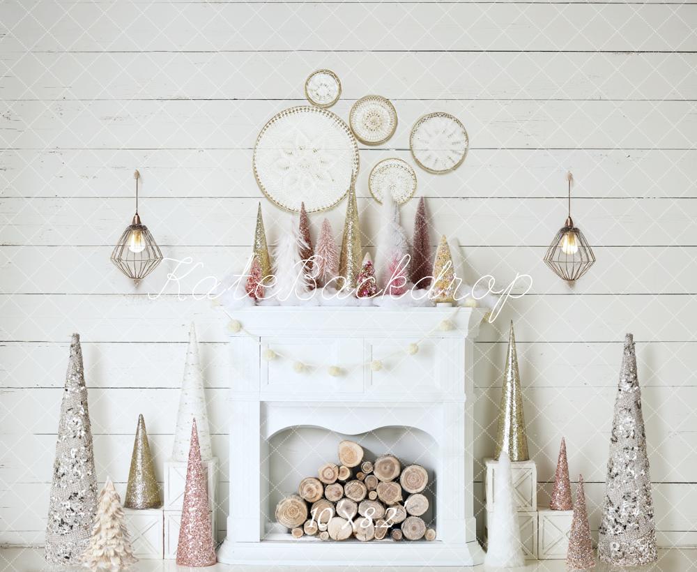 Kate Weihnachten Kamin Tannen Glitzer Weiß Hintergrund Entworfen von Mandy Ringe