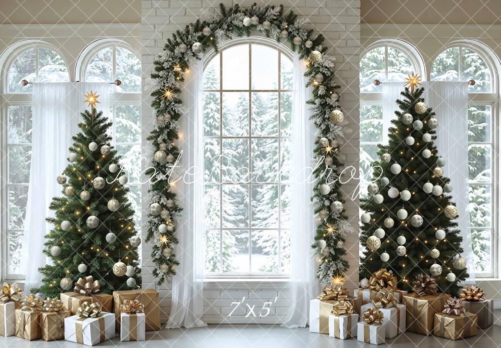 Kate Weihnachten Fenster Tannenbäume Gold Weiß Hintergrund Entworfen von Mini MakeBelieve