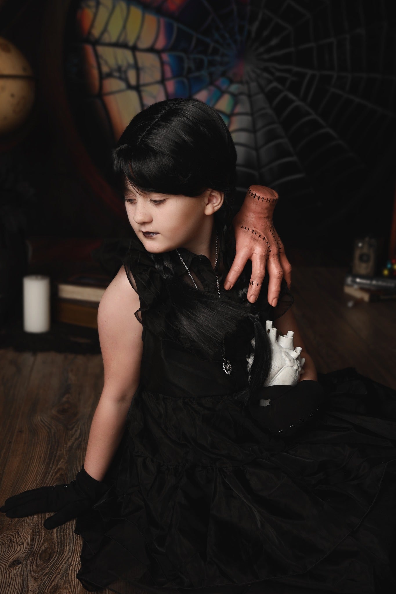 Kate Spooky Halloween Dachboden Dorm Zimmer bunte Spinnennetz Fenster Hintergrund von Mini MakeBelieve - Kate Backdrop.de