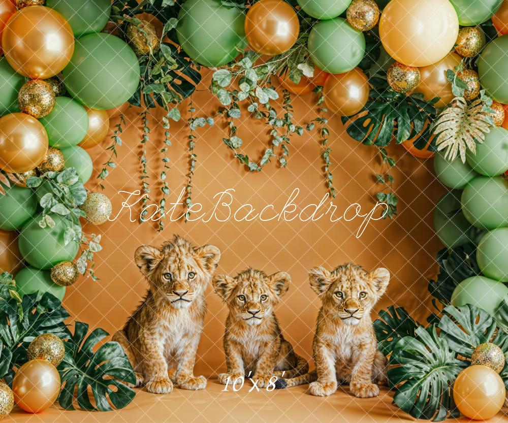 Kate Safari Löwen Ballons Grün Hintergrund Entworfen von Emetselch - Kate Backdrop.de