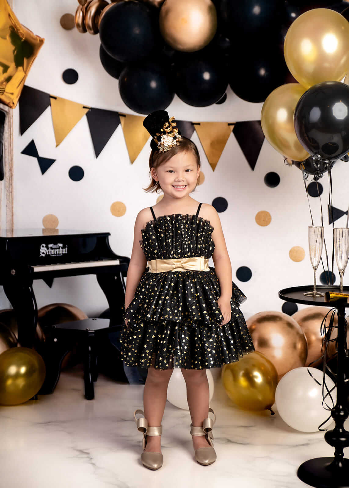 Kate Cake Smash Goldschwarze Luftballons Hintergrund von Rose Abbas - Kate Backdrop.de
