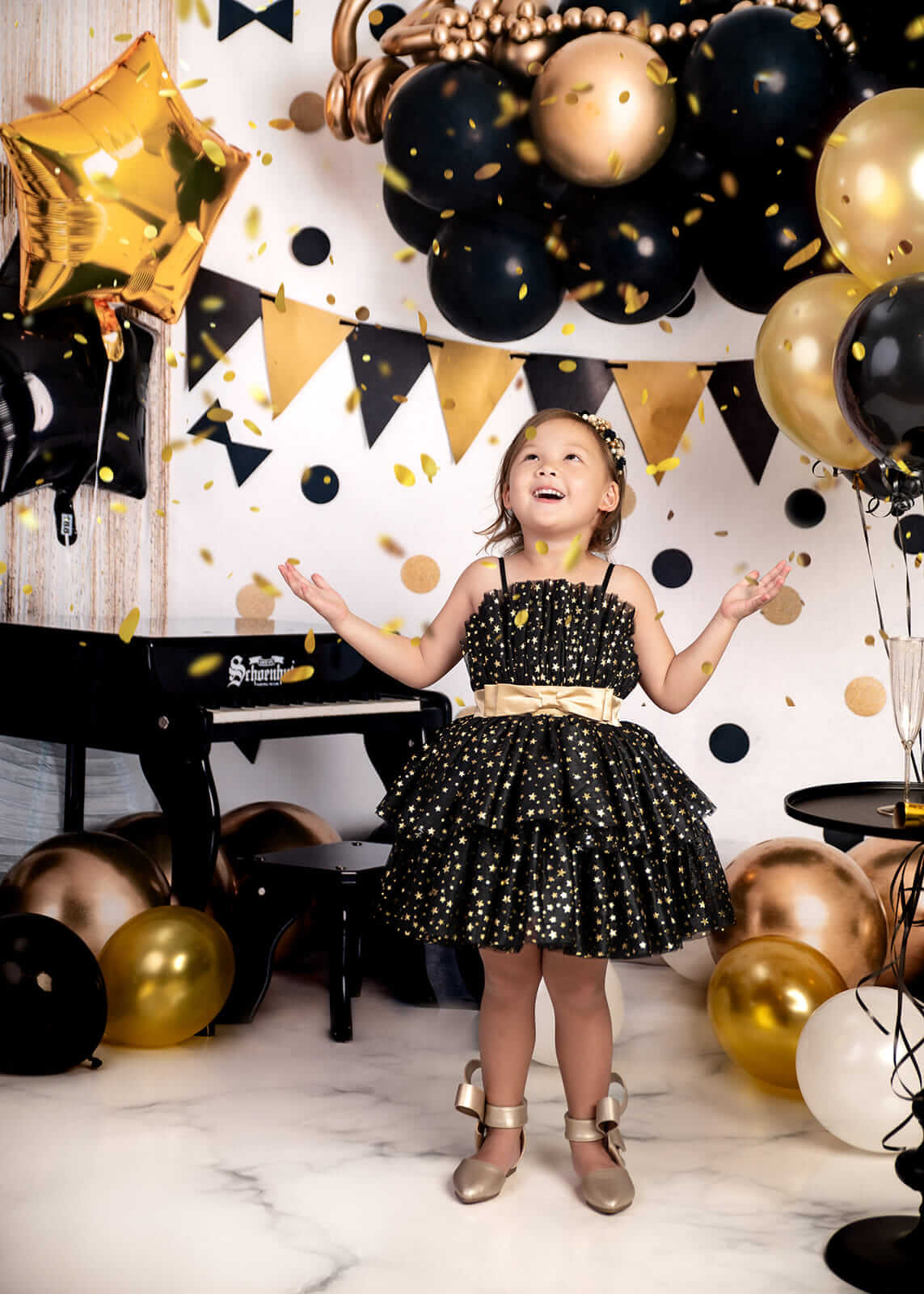 Kate Cake Smash Goldschwarze Luftballons Hintergrund von Rose Abbas - Kate Backdrop.de