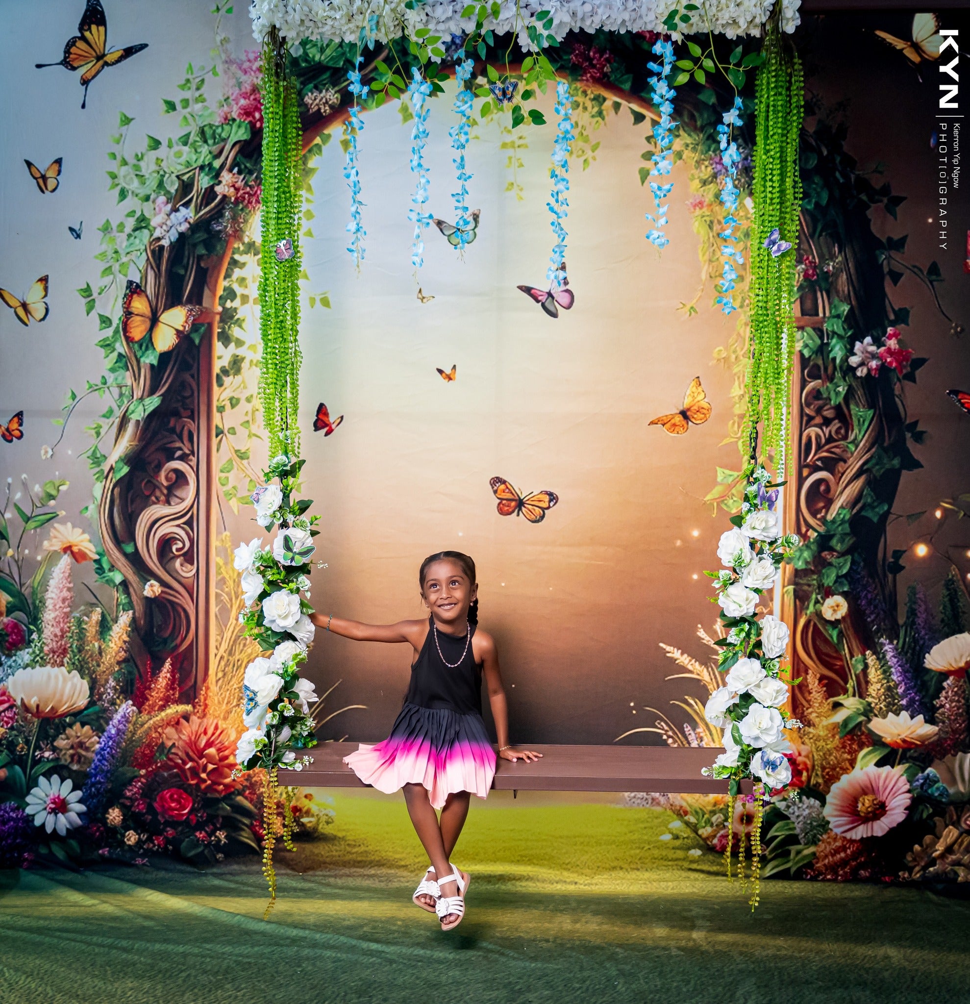 Kate Frühling Schmetterling Blume Bogen Gelbgelb Hintergrund Von Laura Bybee - Kate Backdrop.de