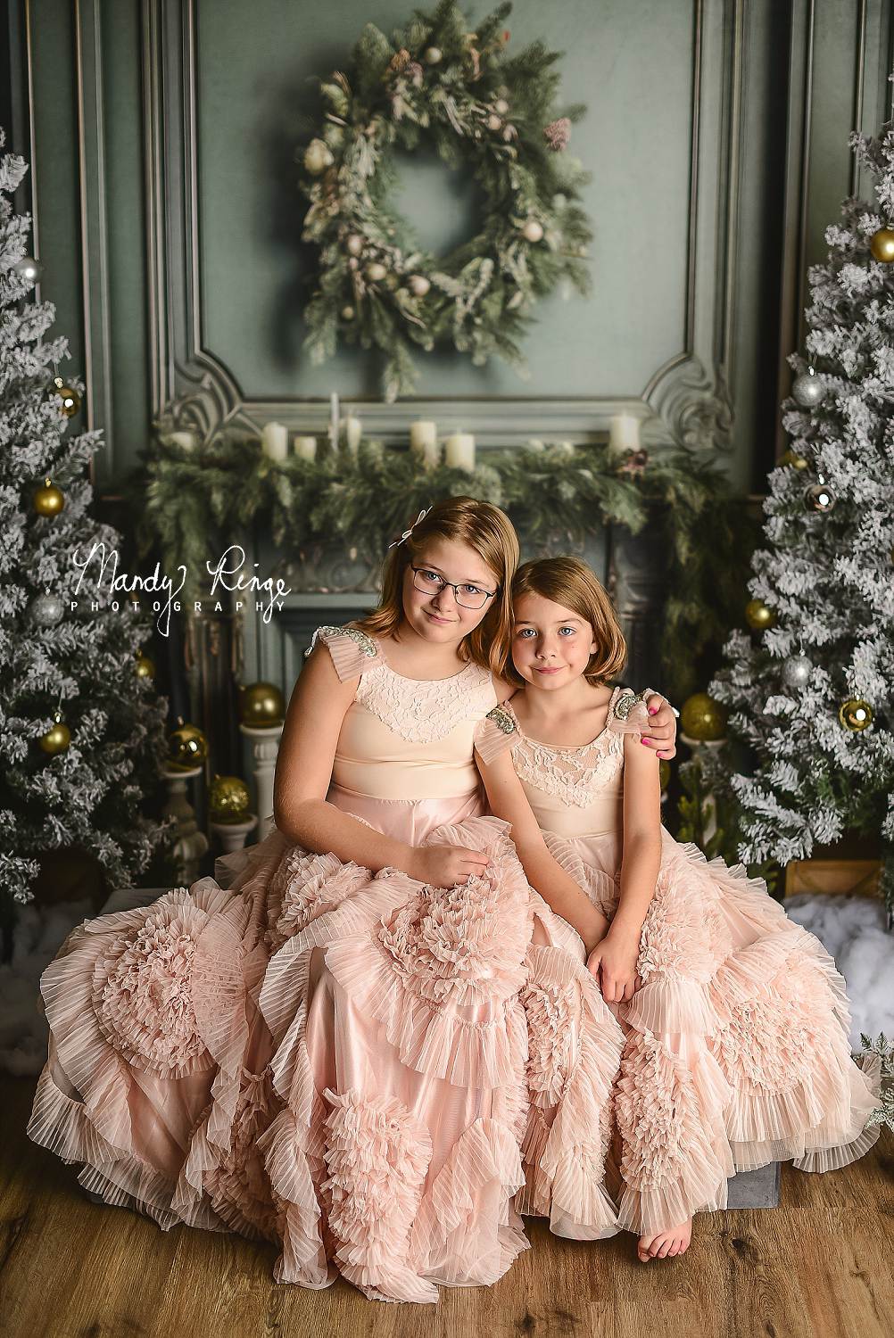 Kate Eleganter Kamin mit Weihnachten begrüntem Hintergrund von Mandy Ringe Fotograf - Kate Backdrop.de