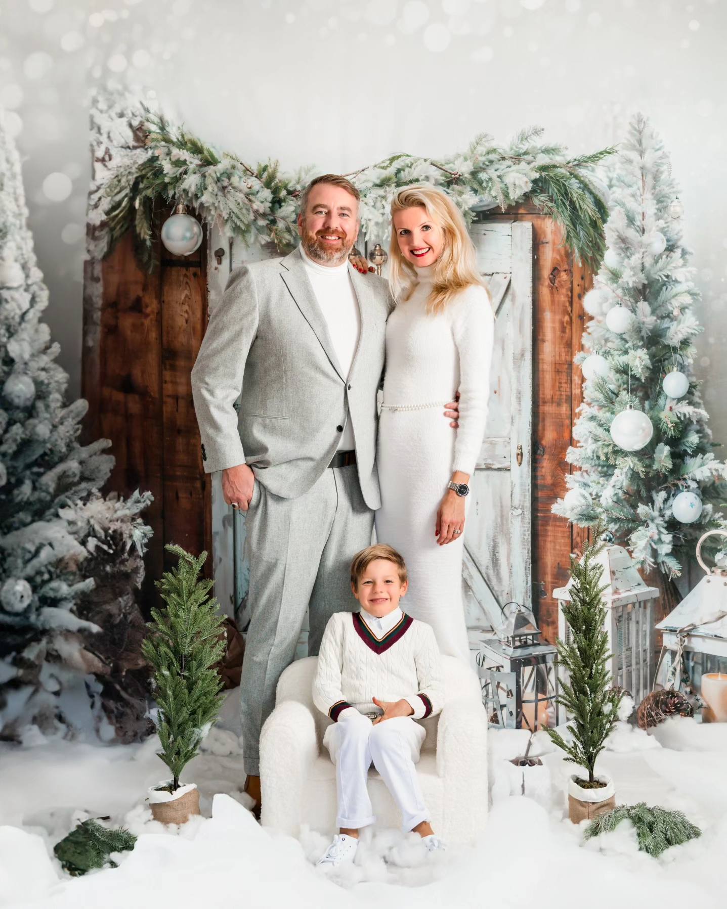 Kate Weihnachten Scheune Tür Baum im Schnee Hintergrund von Emetselch