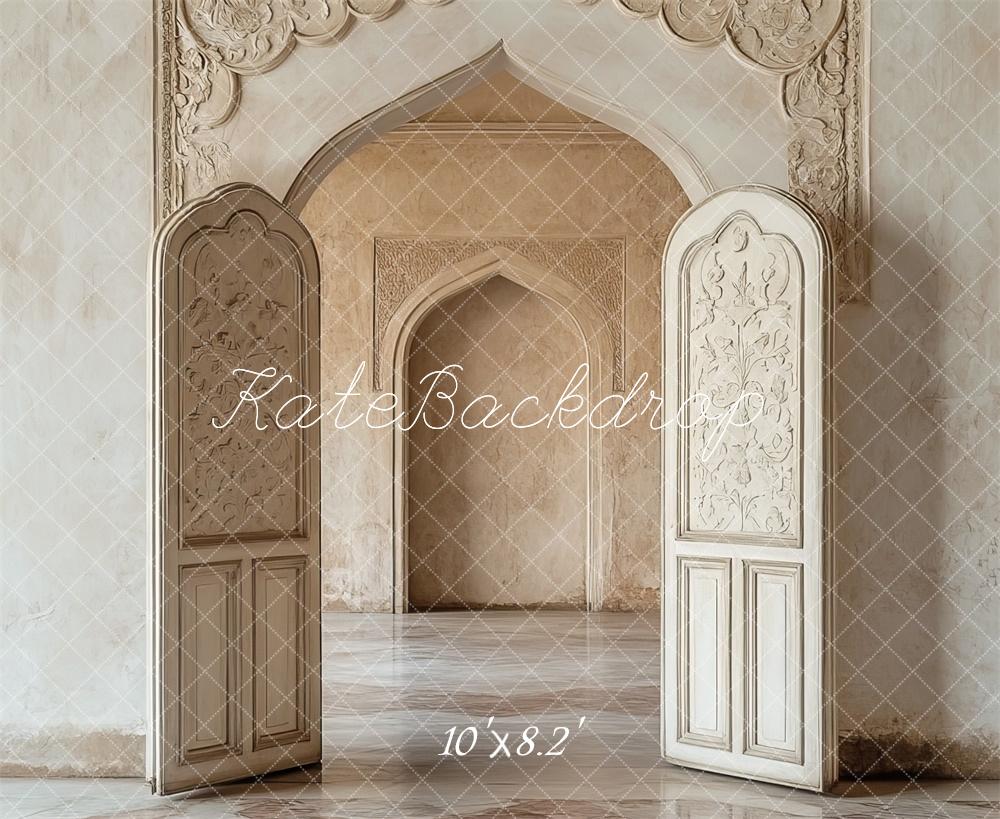 Kate Orientalisch Bogen Tür Creme Hintergrund Entworfen von Mini MakeBelieve