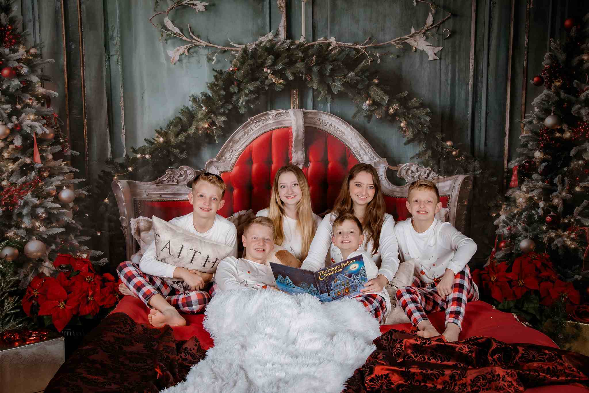 Kate Weihnachten Rotes Kopfteil Grüne Wand Baum Hintergrund von Emetselch - Kate Backdrop.de