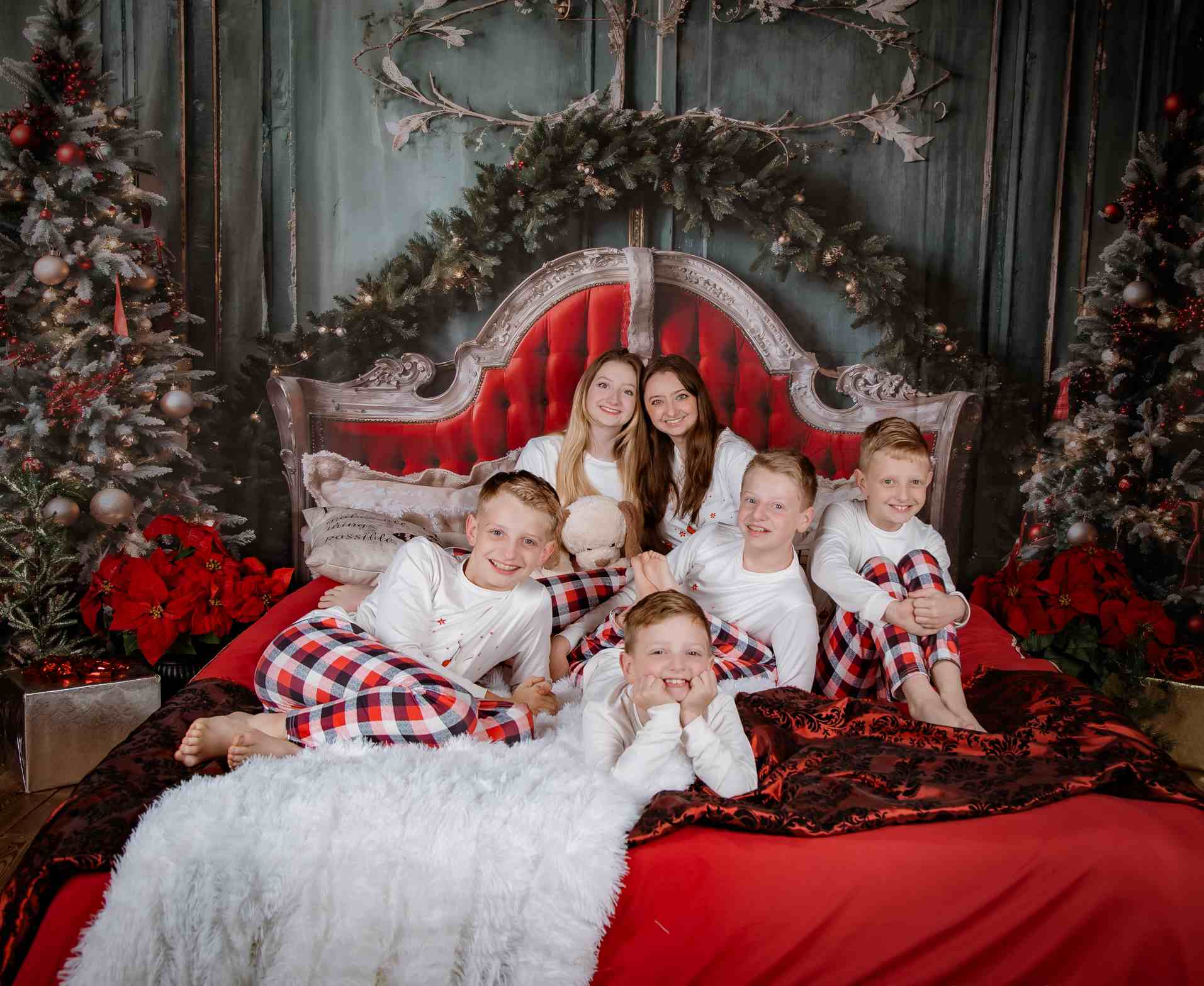 Kate Weihnachten Rotes Kopfteil Grüne Wand Baum Hintergrund von Emetselch - Kate Backdrop.de