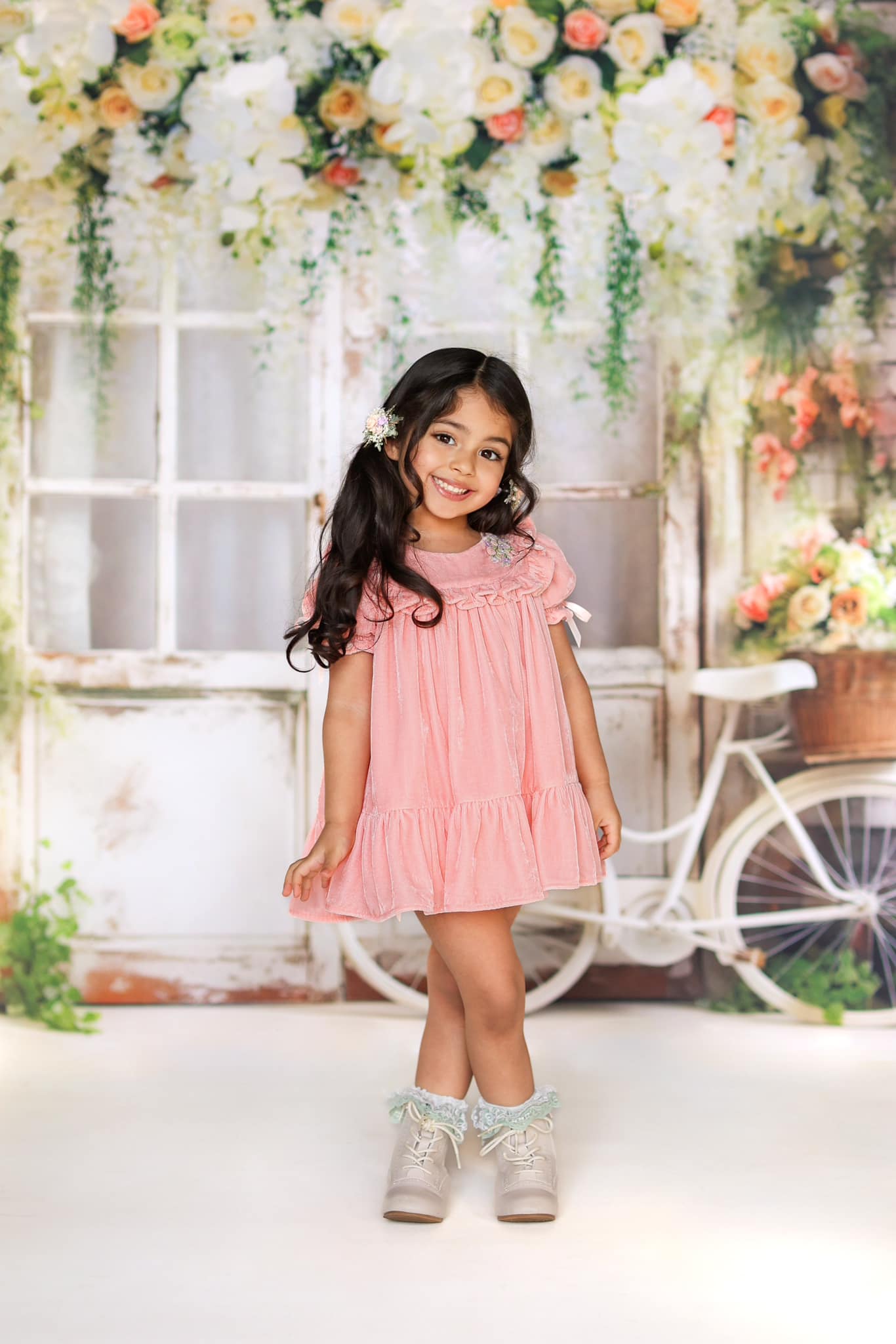 Kate Frühling Floral Weiß Alte Tür Fahrrad Hintergrund von Emetselch - Kate Backdrop.de