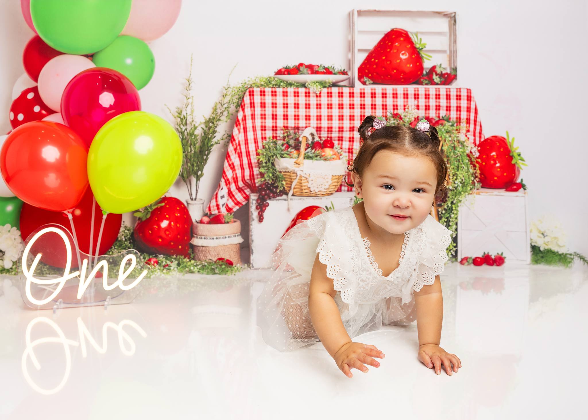 Kate Erdbeere Luftballons Kuchen Smash Kulisse von Emetselch - Kate Backdrop.de