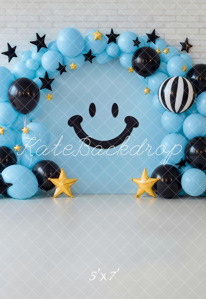 Kate Geburtstag Smiley Ballonbogen Blau Hintergrund Entworfen von Emetselch