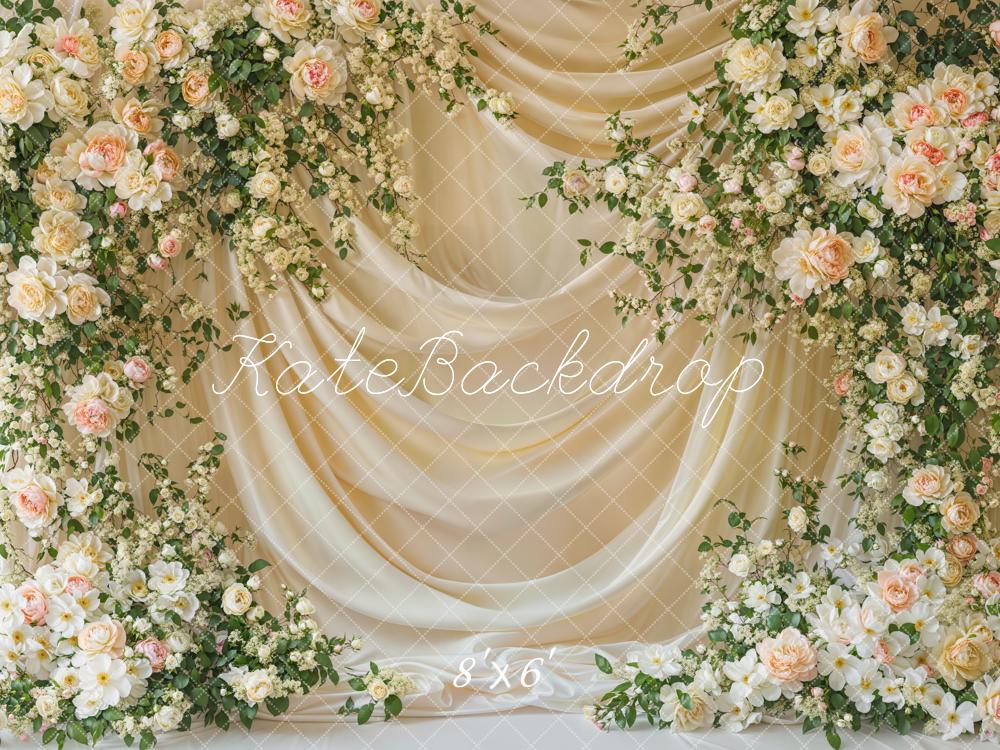 Kate Hochzeit Blumenarrangement Creme Hintergrund Entworfen von Emetselch