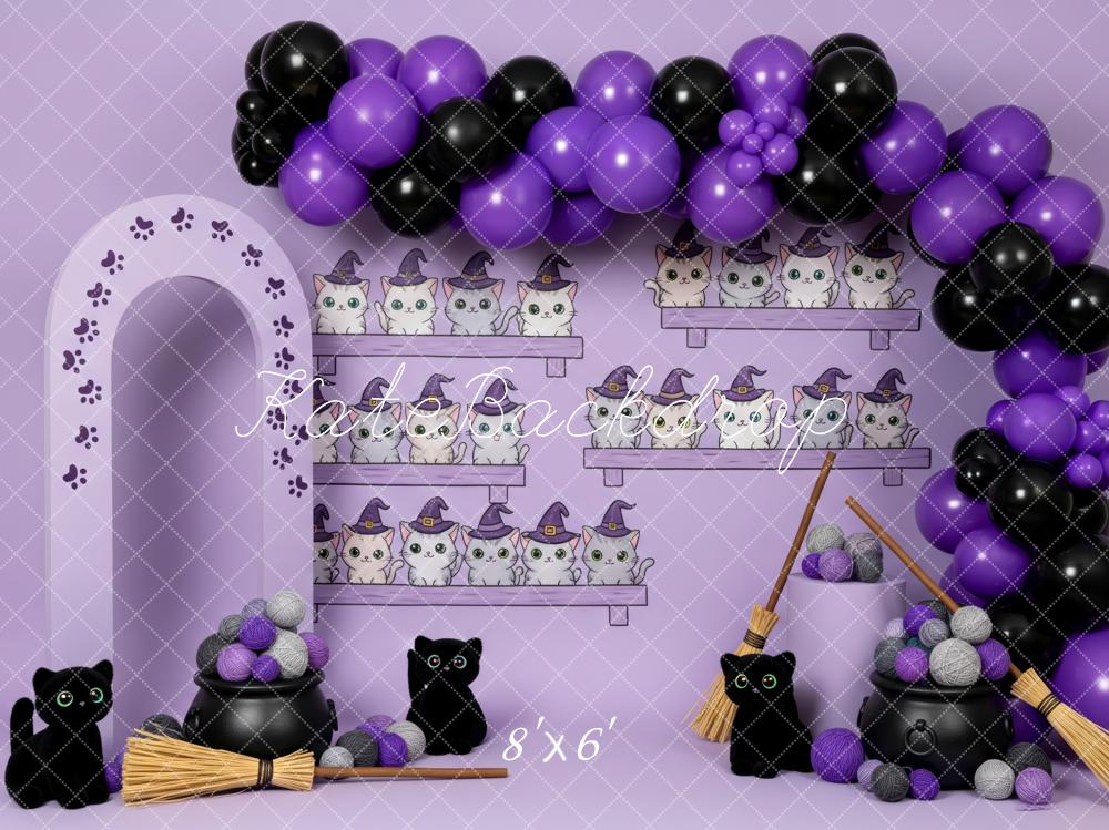 Kate Halloween Katzen Besen Luftballons Lila Hintergrund Entworfen von Patty Roberts - Kate Backdrop.de