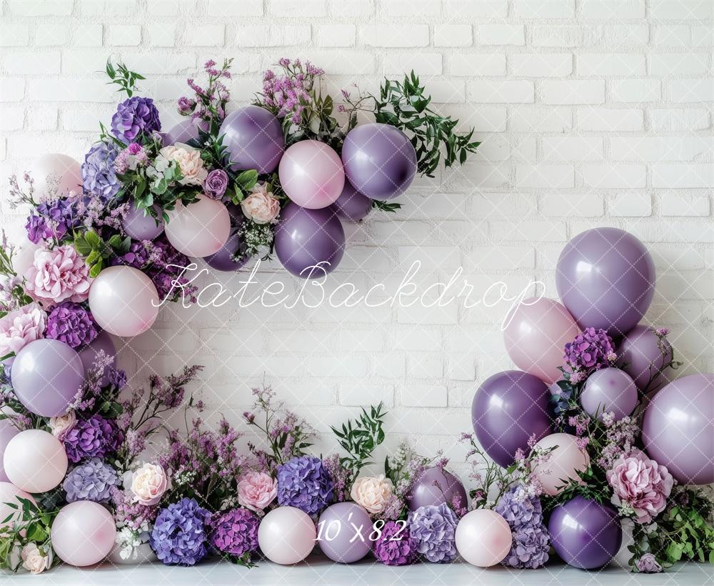 Kate Geburtstag Ballonbogen Blumen Weiß Ziegel Hintergrund Entworfen von Patty Roberts