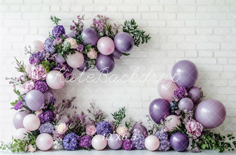 Kate Geburtstag Ballonbogen Blumen Weiß Ziegel Hintergrund Entworfen von Patty Roberts