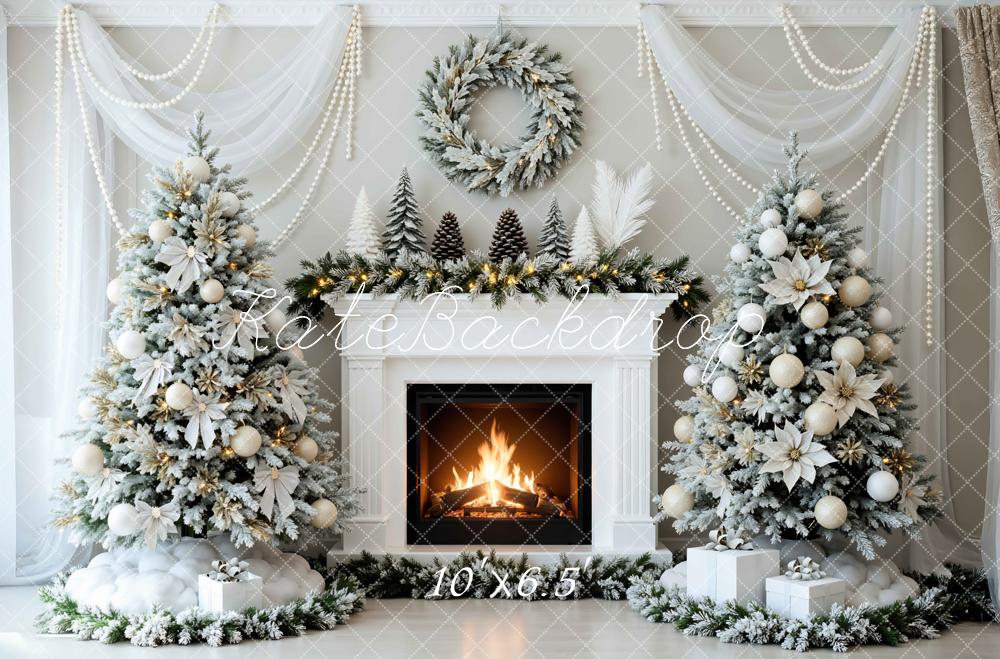 Kate Weihnachten Kamin Christbaum Weiß Hintergrund Entworfen von Mini MakeBelieve