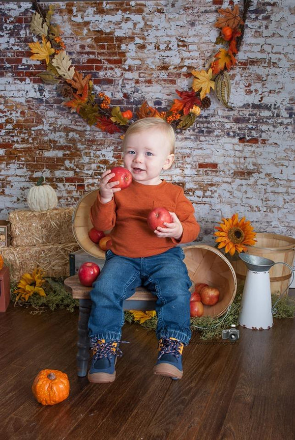 Kate Zerbröckelnde weiße und rote Backsteinmauer-Hintergründe Entworfen von Arica Kirby - Kate Backdrop.de