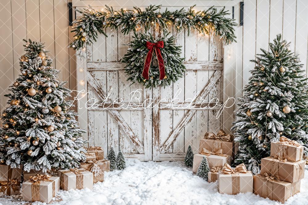 Kate Weihnachten Scheunentor Schneebäume Geschenke Fleece Hintergrund Entworfen von Emetselch