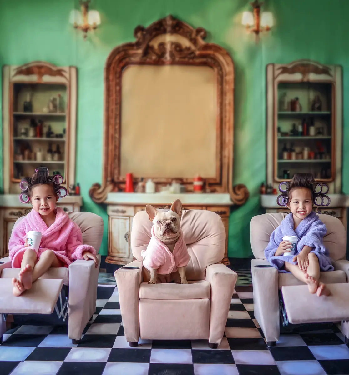 Kate Innen Retro Schönheitssalon Grüne Streifen Wand Hintergrund Entworfen von Emetselch - Kate Backdrop.de