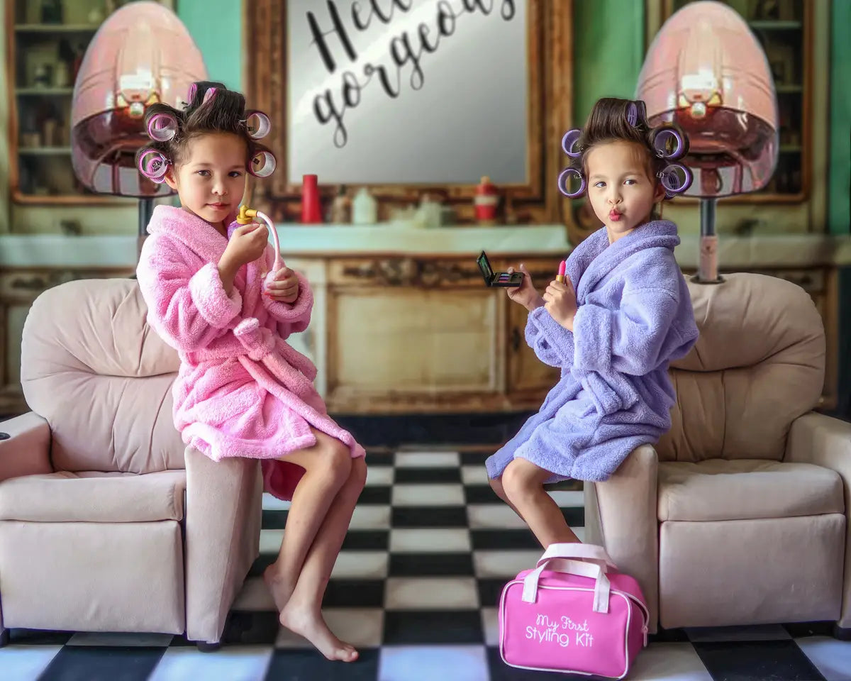 Kate Innen Retro Schönheitssalon Grüne Streifen Wand Hintergrund Entworfen von Emetselch - Kate Backdrop.de