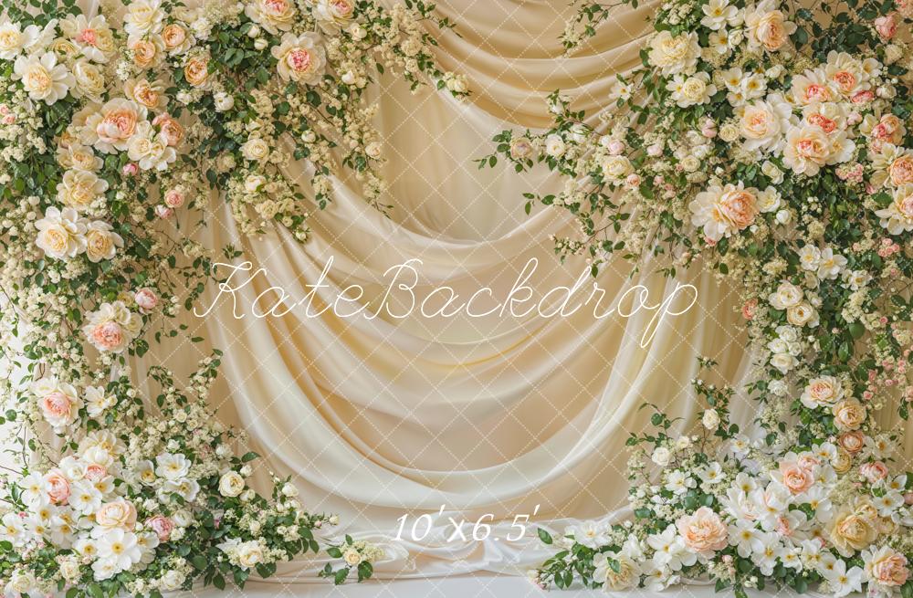Kate Hochzeit Blumenarrangement Creme Hintergrund Entworfen von Emetselch
