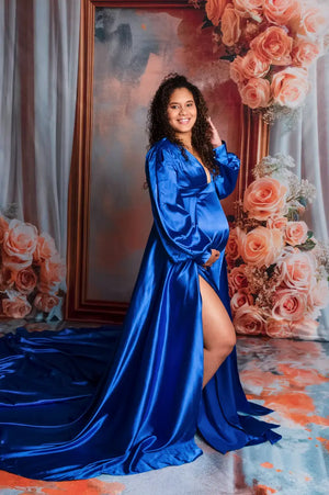 Kate Langärmeliges blaues Satinkleid für Schwangerschaftsfotoshootings