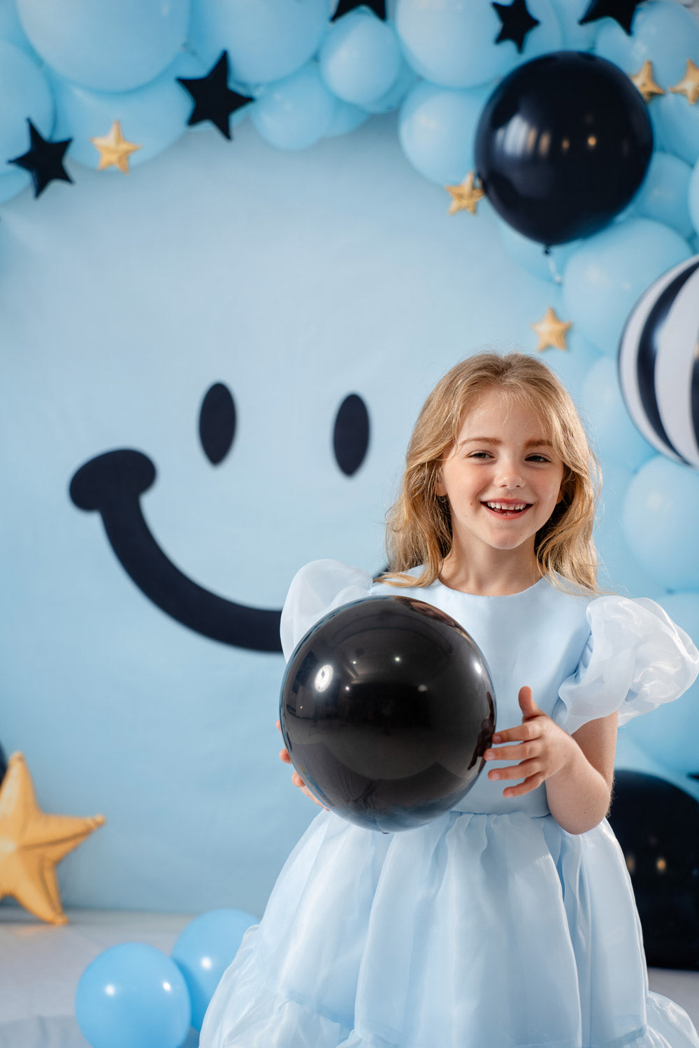 Kate Geburtstag Smiley Ballonbogen Blau Hintergrund Entworfen von Emetselch