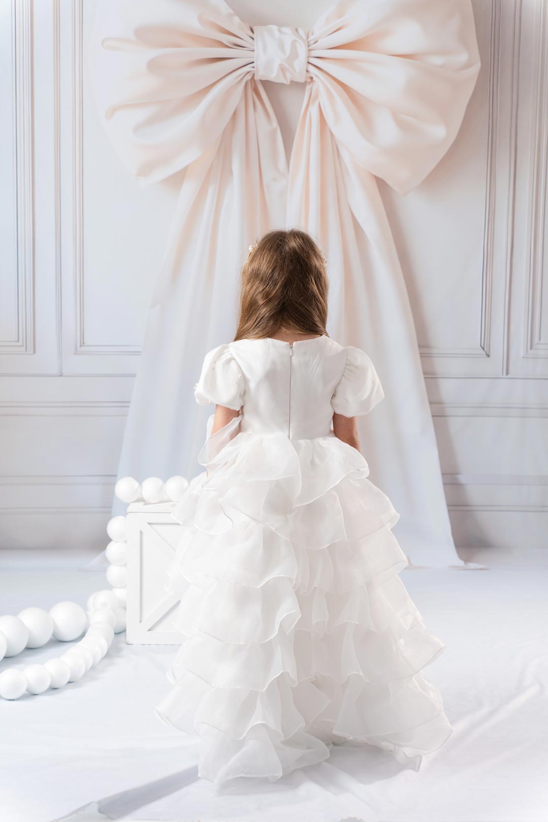 Kate Hochzeit Riesige Stoffschleife Elegant Hintergrund Entworfen von Emetselch