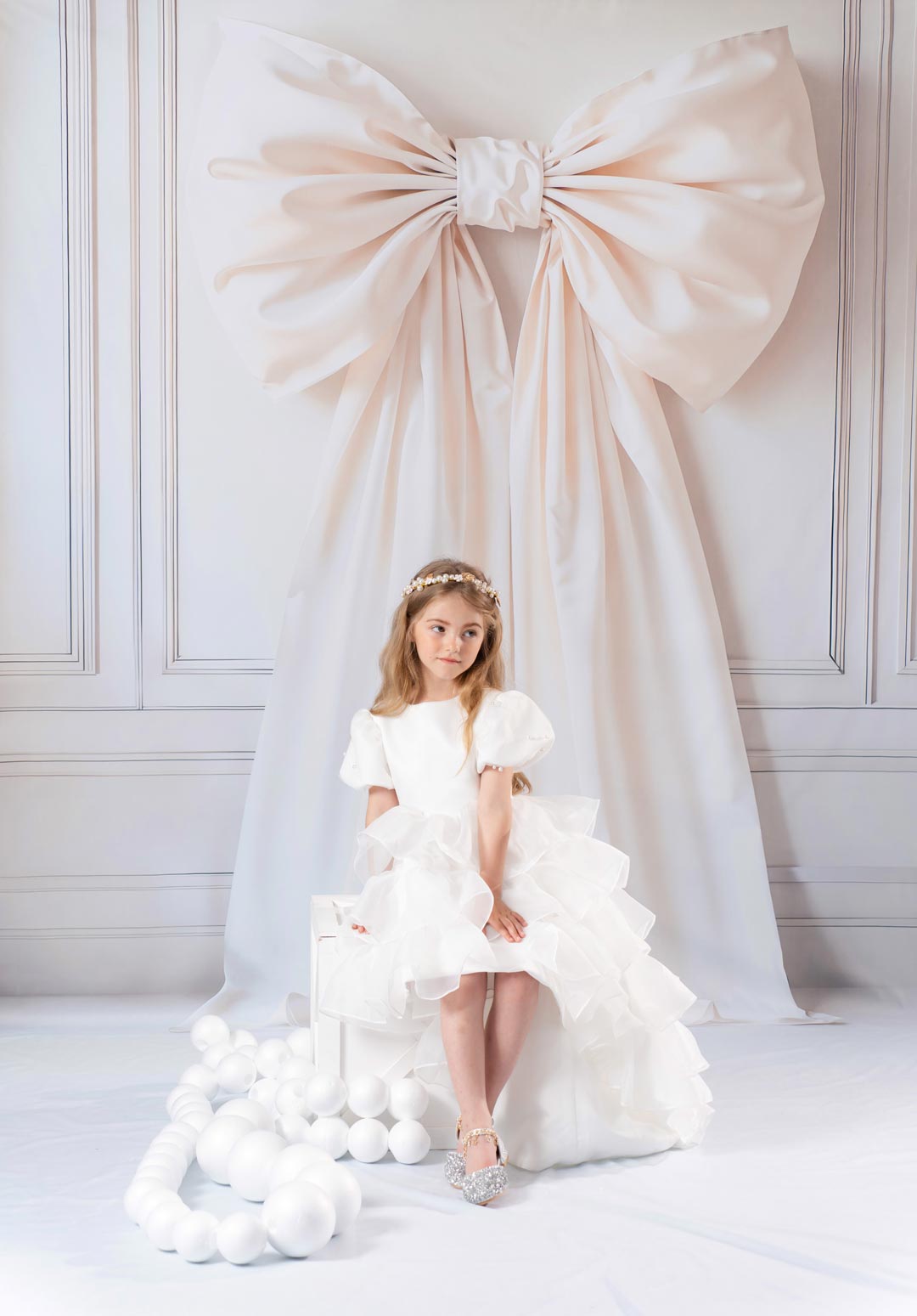 Kate Hochzeit Riesige Stoffschleife Elegant Hintergrund Entworfen von Emetselch