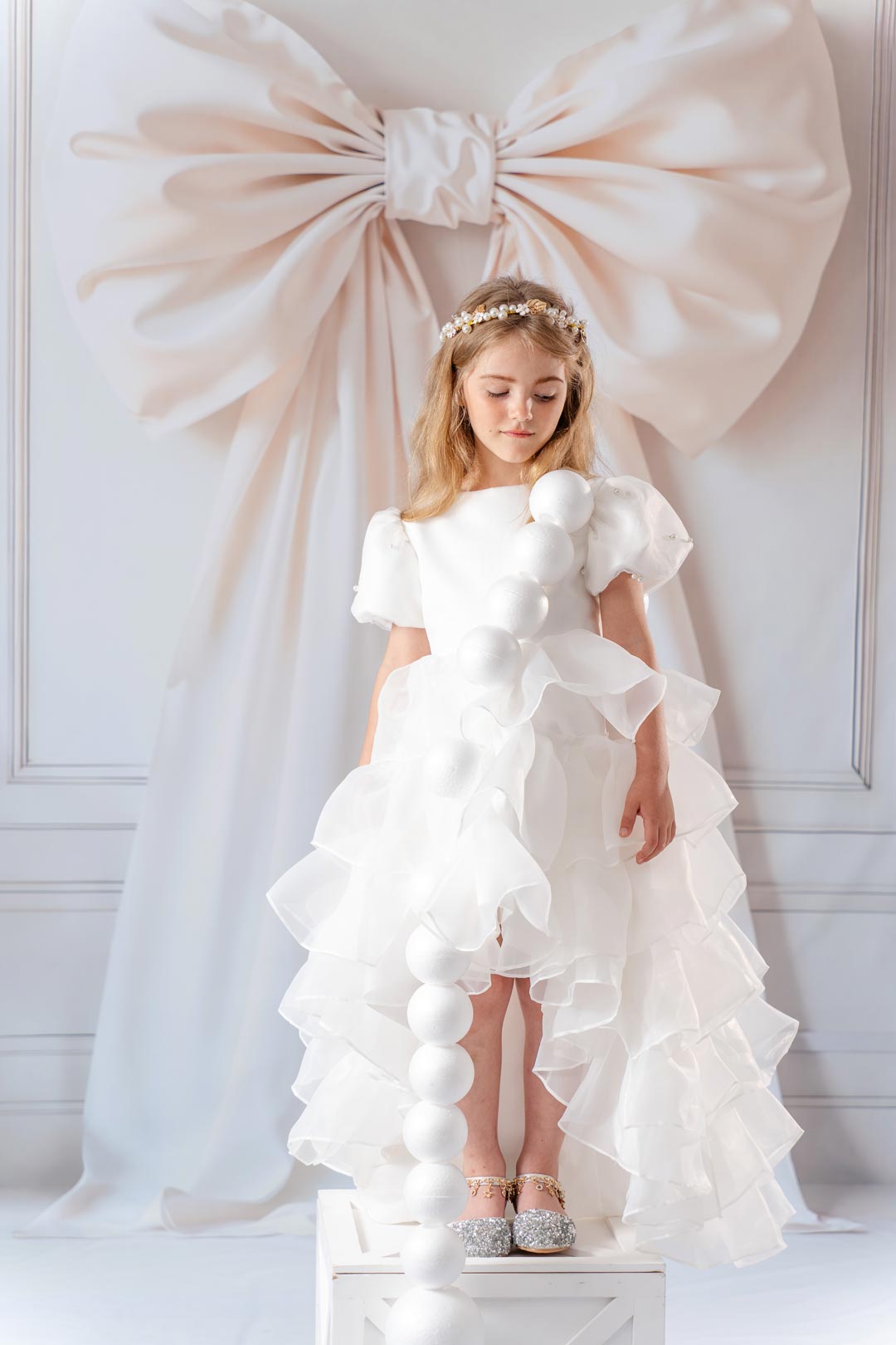 Kate Hochzeit Riesige Stoffschleife Elegant Hintergrund Entworfen von Emetselch