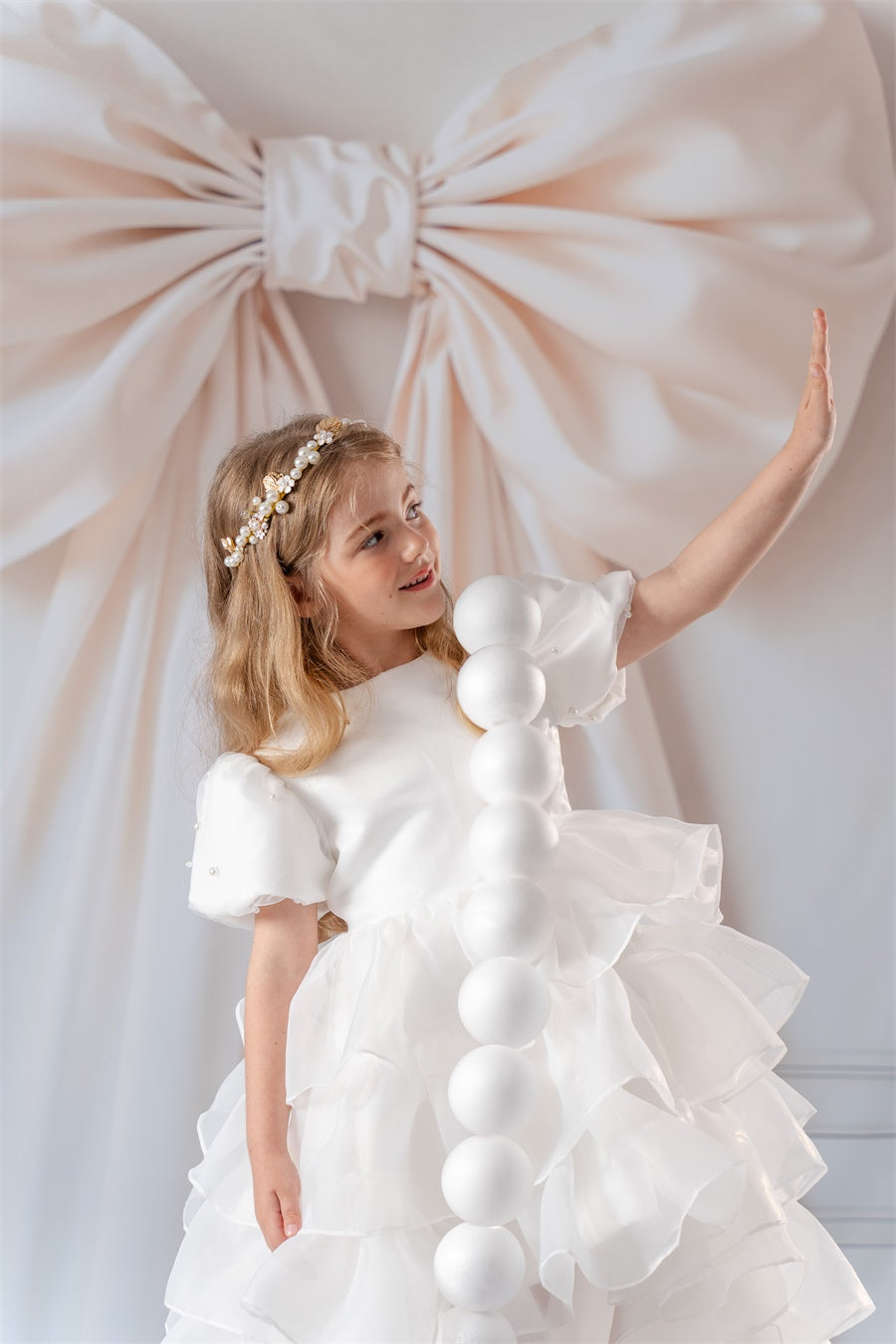 Kate Hochzeit Riesige Stoffschleife Elegant Hintergrund Entworfen von Emetselch