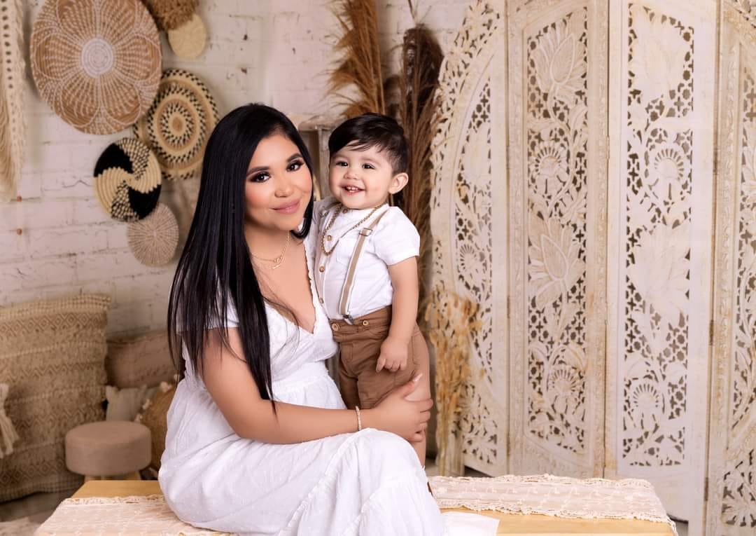 Kate Boho mit Pampasgras Hintergrund von Mandy Ringe Photography - Kate Backdrop.de