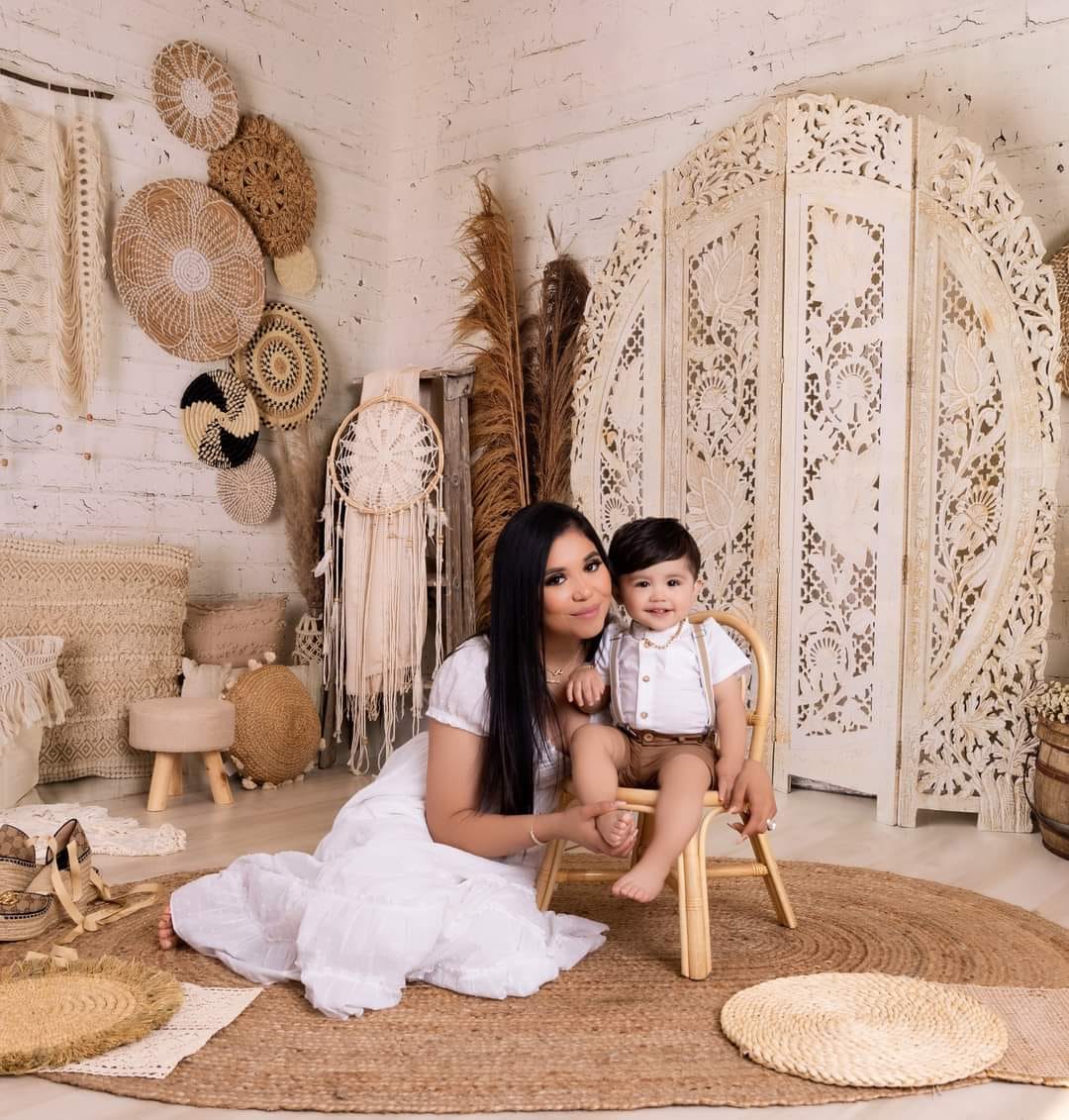 Kate Boho mit Pampasgras Hintergrund von Mandy Ringe Photography - Kate Backdrop.de