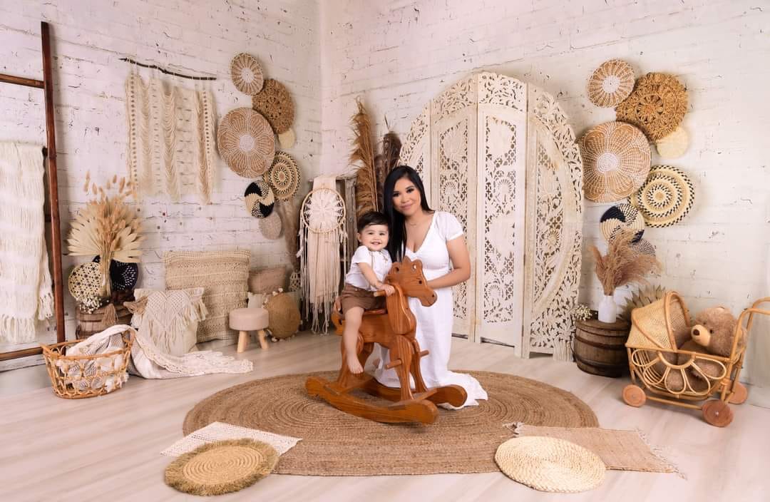 Kate Boho mit Pampasgras Hintergrund von Mandy Ringe Photography - Kate Backdrop.de