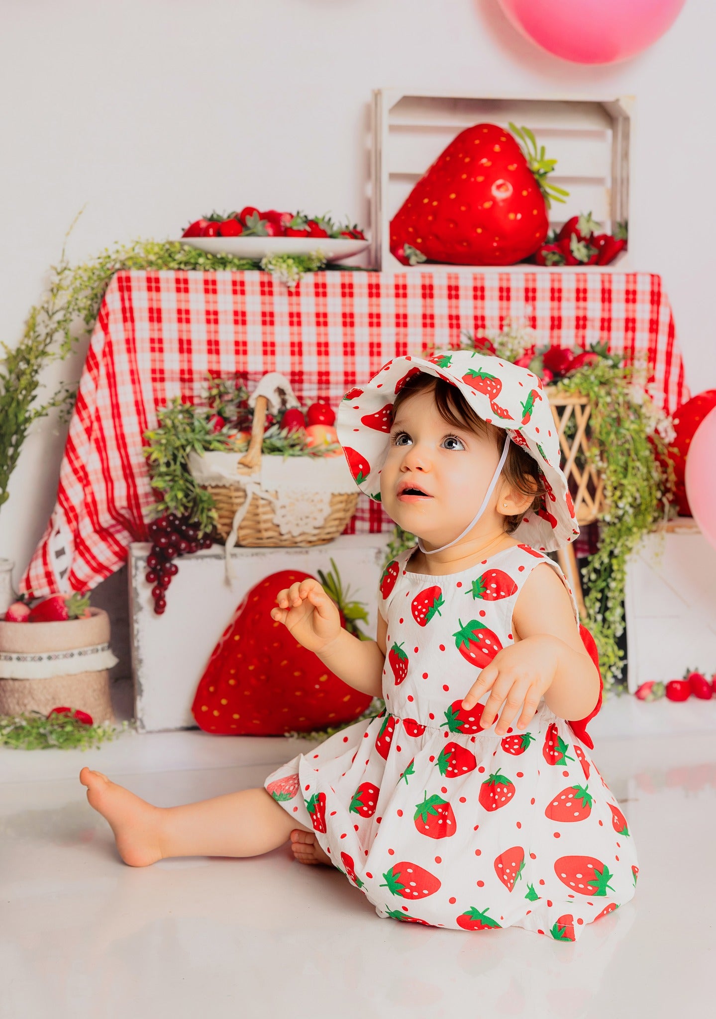 Kate Erdbeere Luftballons Kuchen Smash Kulisse von Emetselch - Kate Backdrop.de