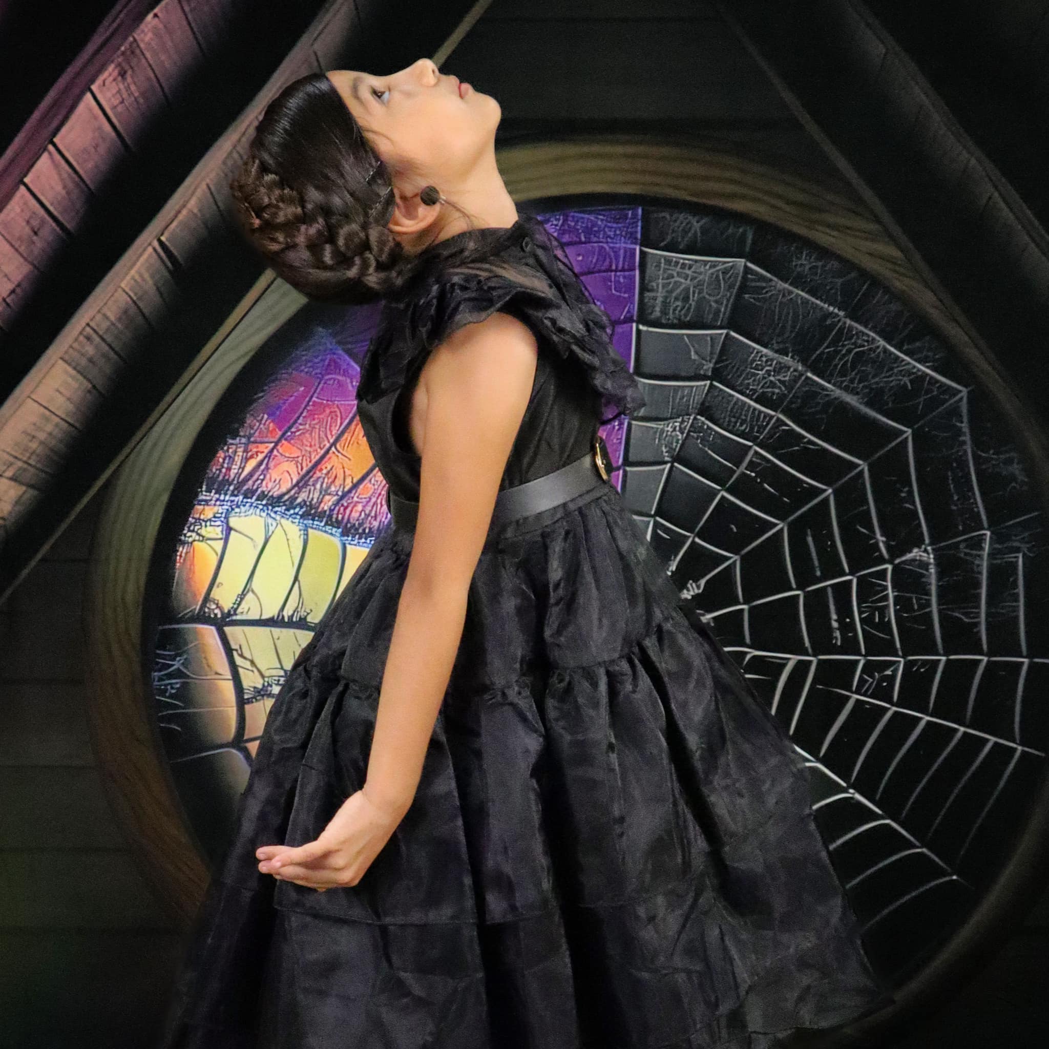 Kate Spooky Halloween Dachboden Dorm Zimmer bunte Spinnennetz Fenster Hintergrund von Mini MakeBelieve - Kate Backdrop.de