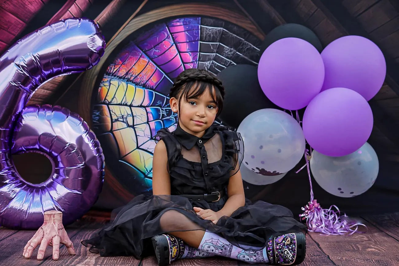 Kate Gruseliges Halloween Dachboden Bunte Spinnweben Fleece Hintergrund Entworfen von Mini MakeBelieve - Kate Backdrop.de