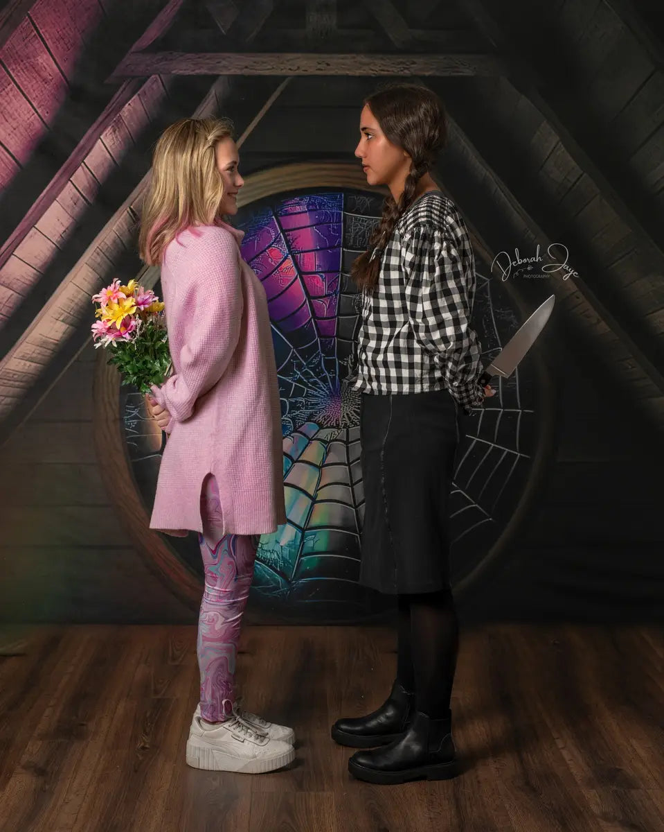 Kate Gruseliges Halloween Dachboden Bunte Spinnweben Fleece Hintergrund Entworfen von Mini MakeBelieve - Kate Backdrop.de