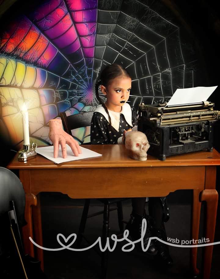 Kate Spooky Halloween Dachboden Dorm Zimmer bunte Spinnennetz Fenster Hintergrund von Mini MakeBelieve - Kate Backdrop.de