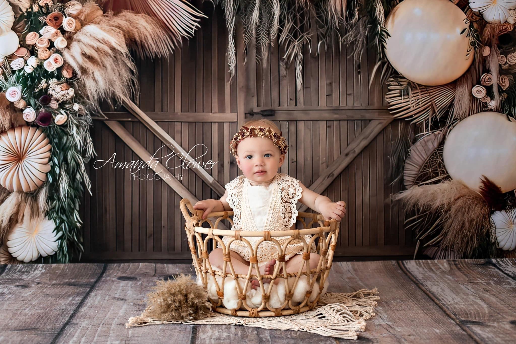 Kate Painterly Fine Art Boho Blume und große Ballon Bogen in Scheune Cake Smash Geburtstag Hintergrund von Mini MakeBelieve - Kate Backdrop.de
