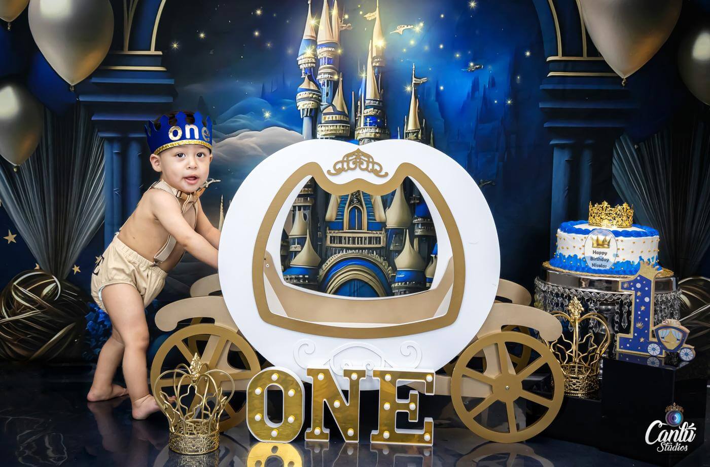 Kate Schloss Blau Prinz Geburtstag Fleece Hintergrund Entworfen von Ashley Paul - Kate Backdrop.de